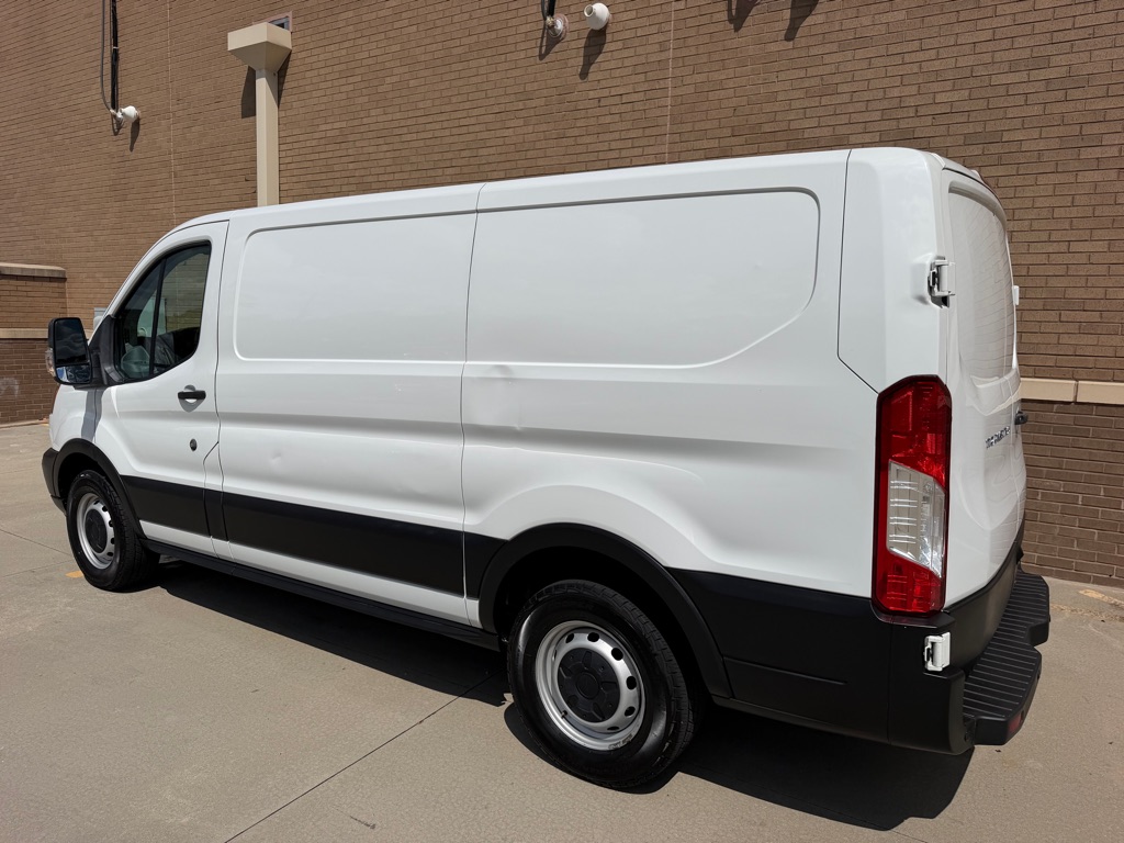 Photo 5 of this FORD TRANSIT T-150