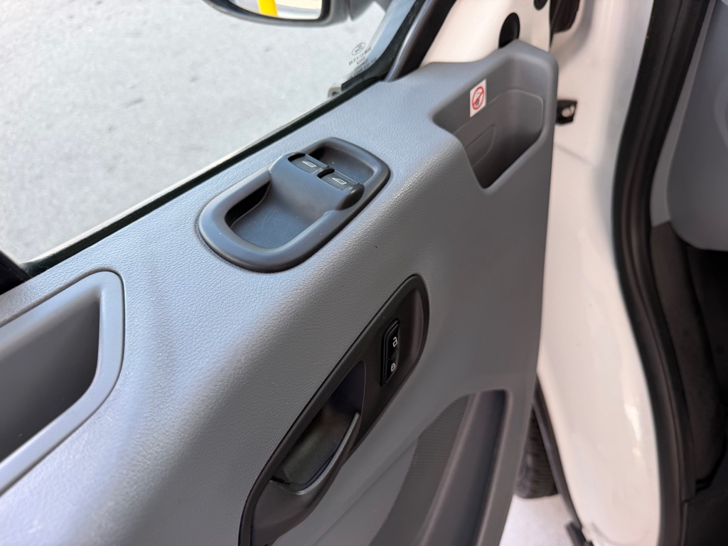 Photo 17 of this FORD TRANSIT T-150