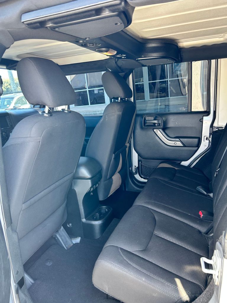 Photo 6 of this JEEP WRANGLER UNLIMI