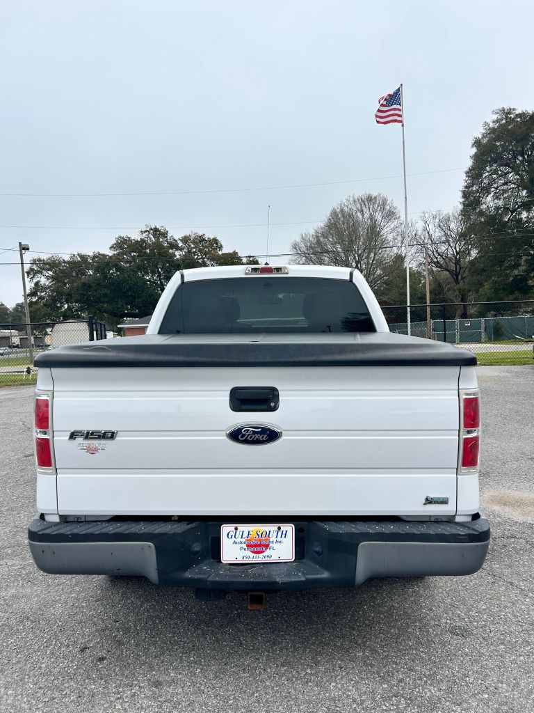 Photo 4 of this FORD F150