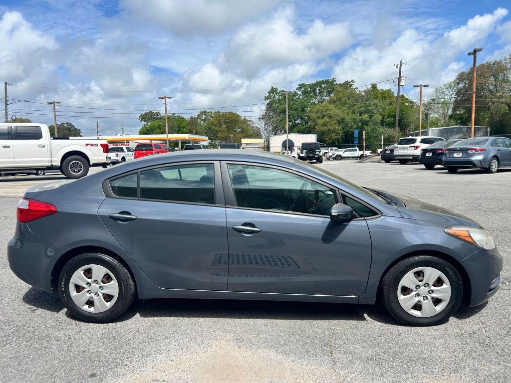 Photo 2 of this KIA FORTE