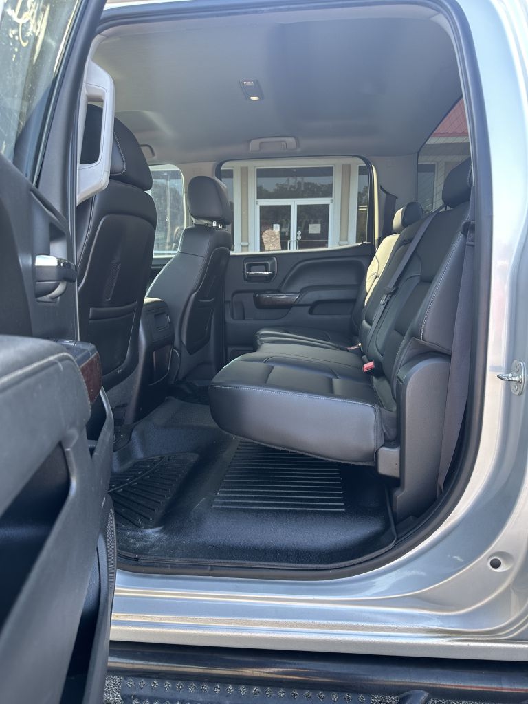 Photo 6 of this GMC SIERRA