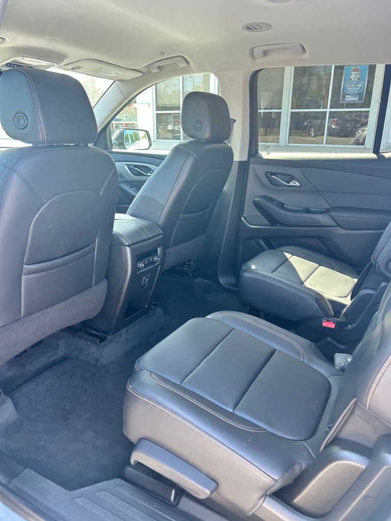 Photo 6 of this CHEVROLET TRAVERSE