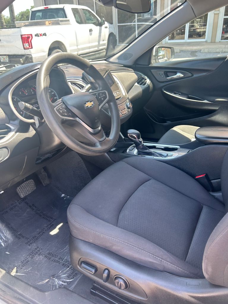 Photo 6 of this CHEVROLET MALIBU