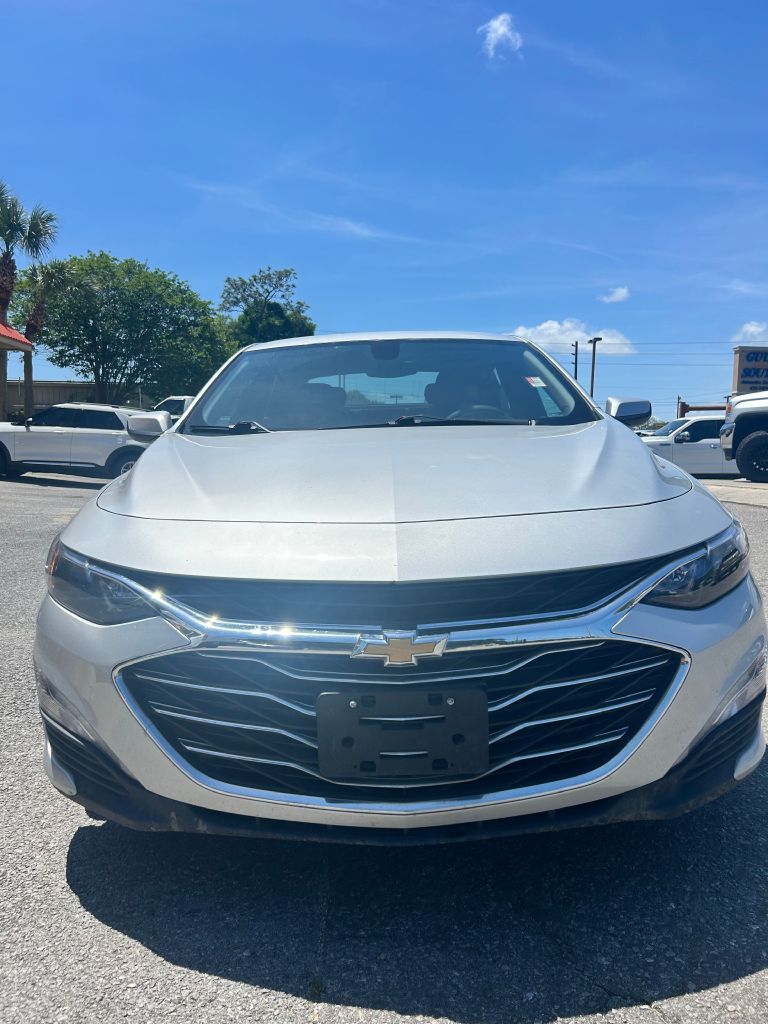 Photo 4 of this CHEVROLET MALIBU