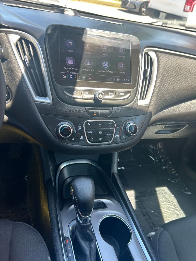 Photo 5 of this CHEVROLET MALIBU