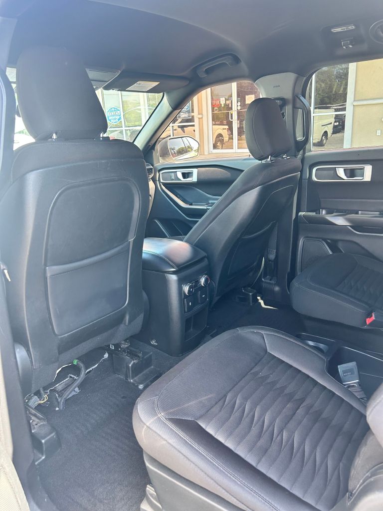 Photo 6 of this FORD EXPLORER