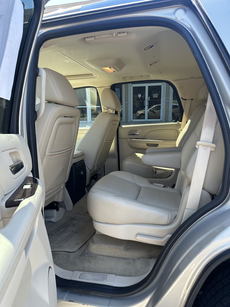 Photo 6 of this CADILLAC ESCALADE