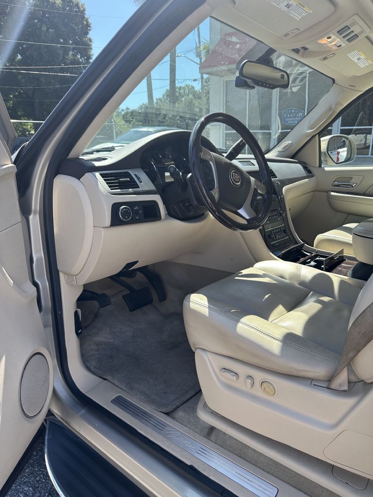 Photo 5 of this CADILLAC ESCALADE