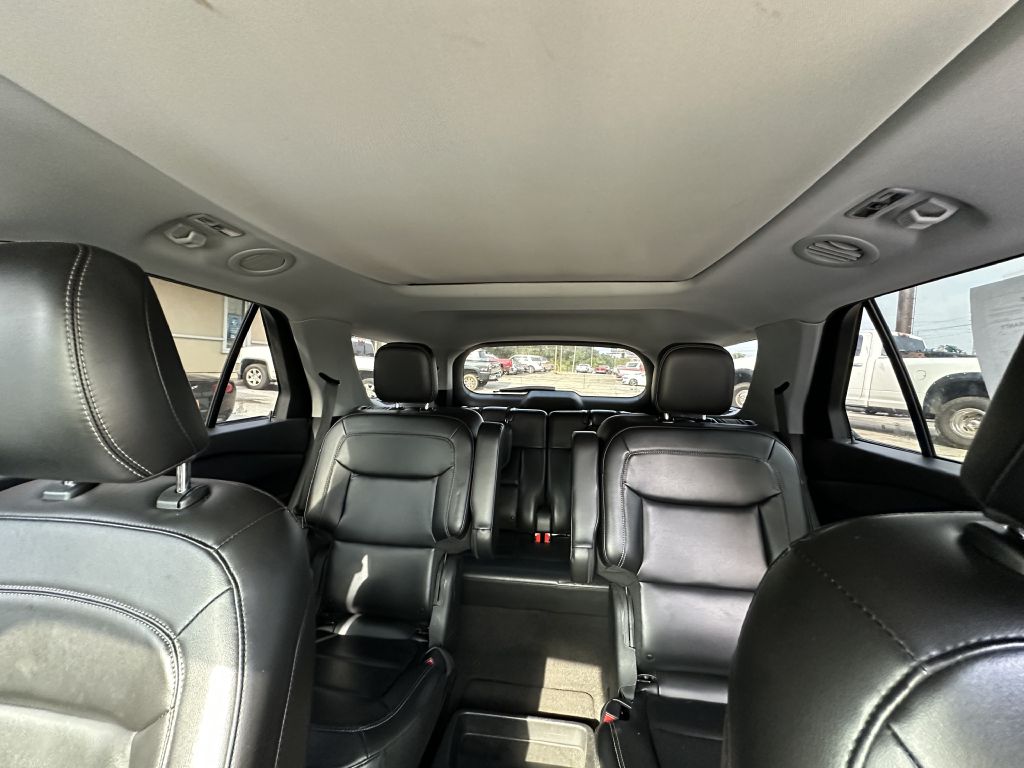 Photo 8 of this FORD EXPLORER