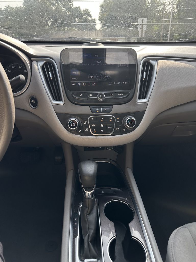 Photo 6 of this CHEVROLET MALIBU