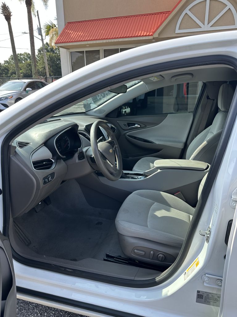 Photo 5 of this CHEVROLET MALIBU