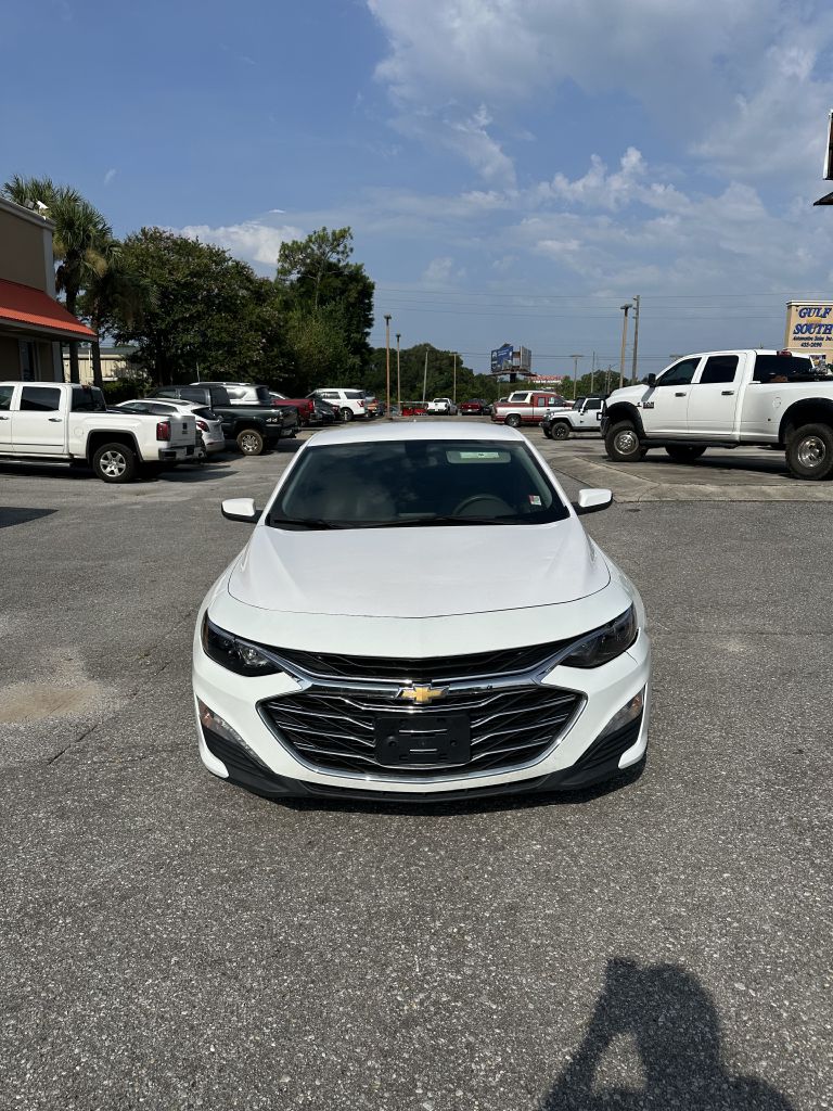 Photo 3 of this CHEVROLET MALIBU