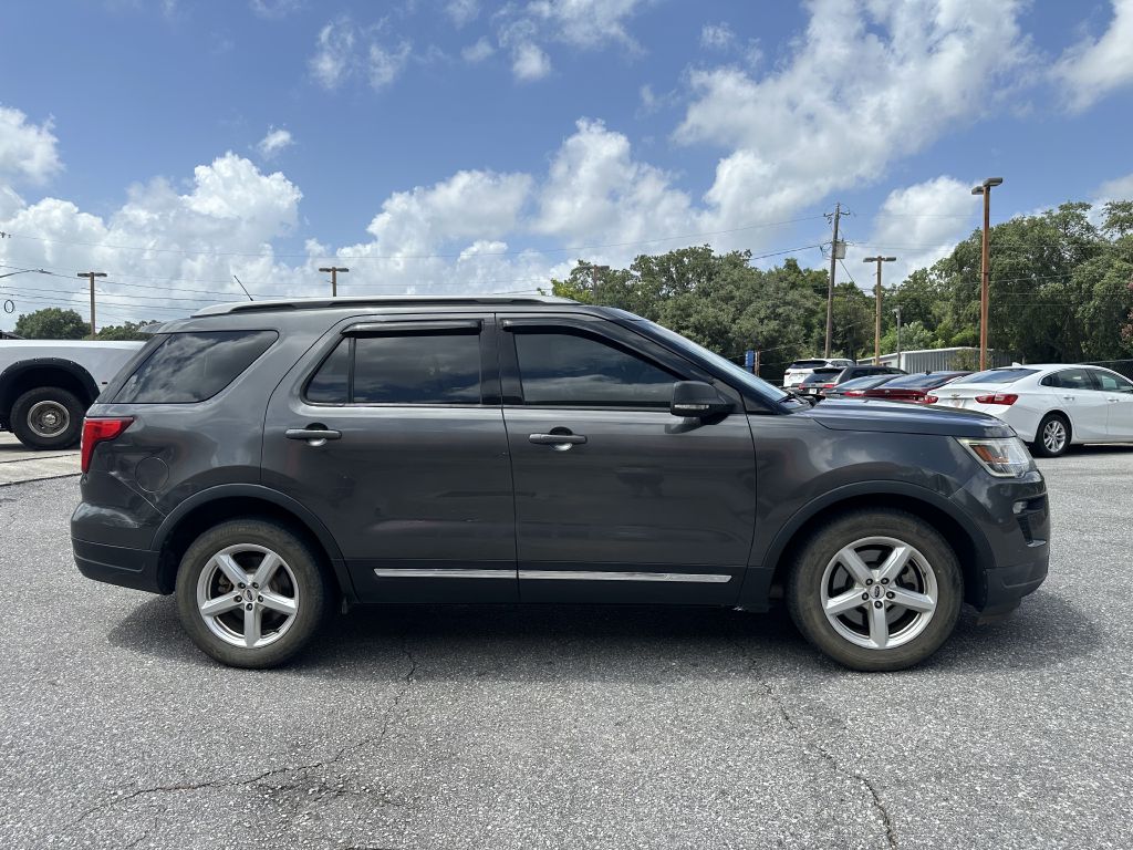 Photo 2 of this FORD EXPLORER