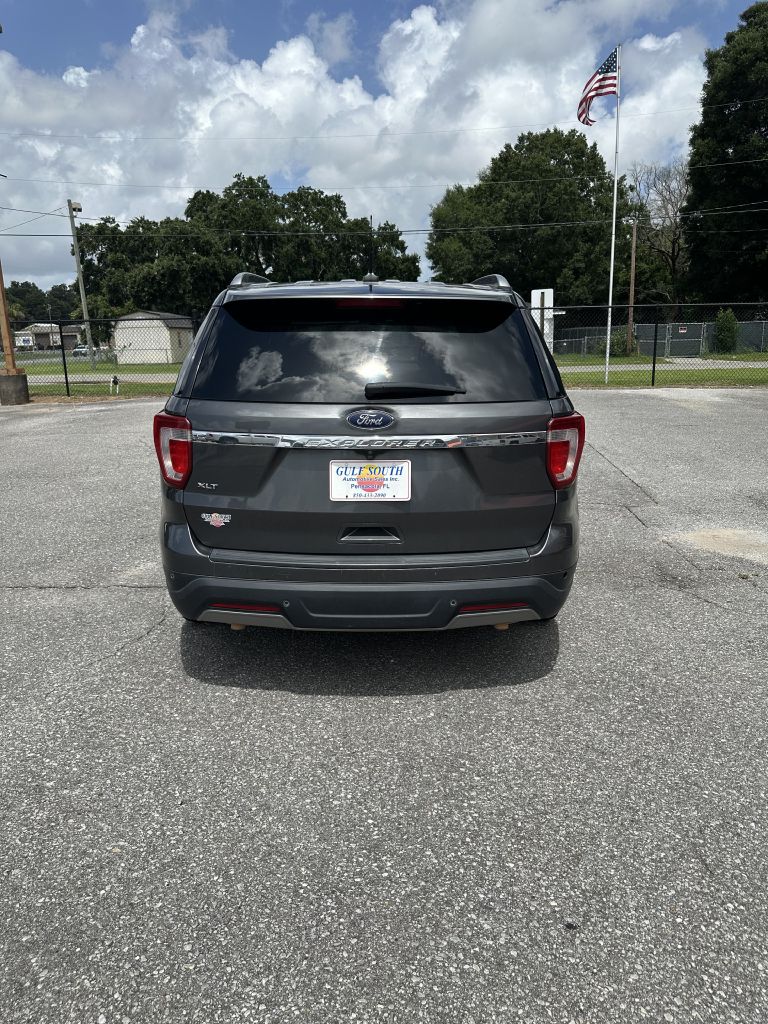 Photo 4 of this FORD EXPLORER