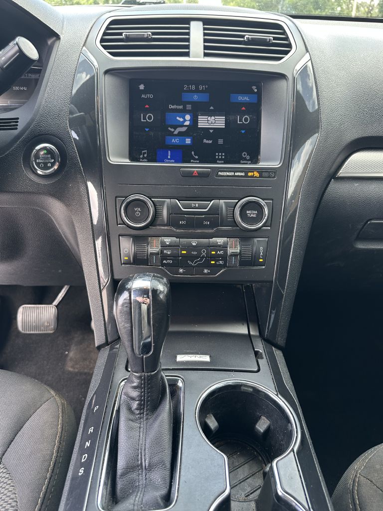 Photo 5 of this FORD EXPLORER