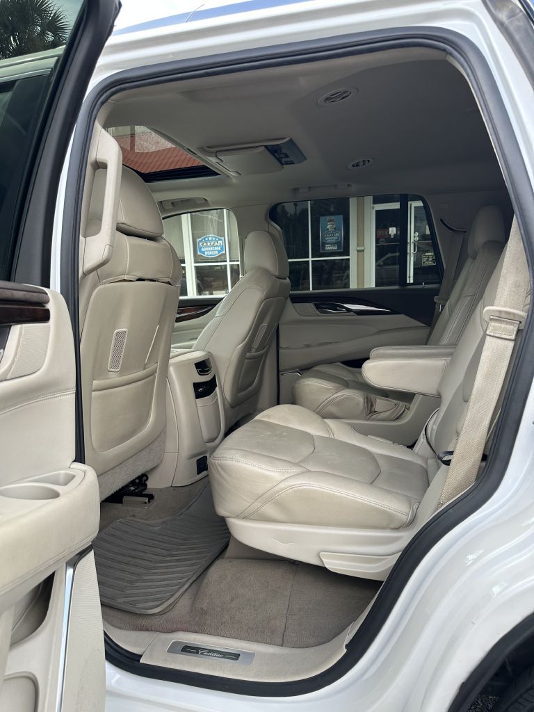 Photo 4 of this CADILLAC ESCALADE