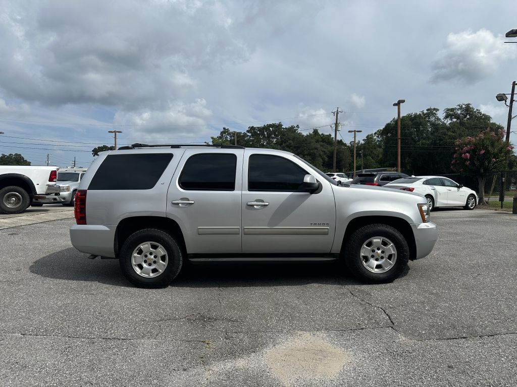 Photo 2 of this CHEVROLET TAHOE