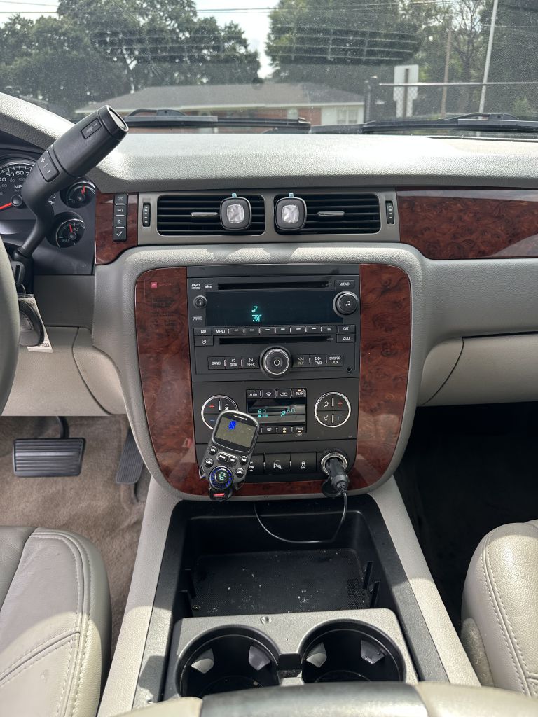 Photo 8 of this CHEVROLET TAHOE