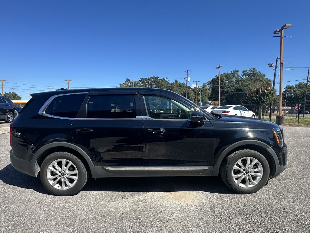 Photo 2 of this KIA TELLURIDE
