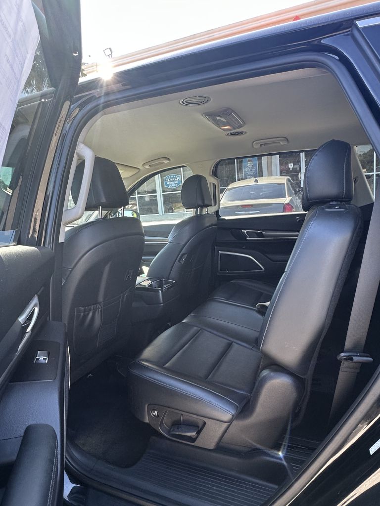 Photo 6 of this KIA TELLURIDE