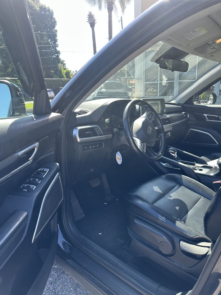 Photo 5 of this KIA TELLURIDE