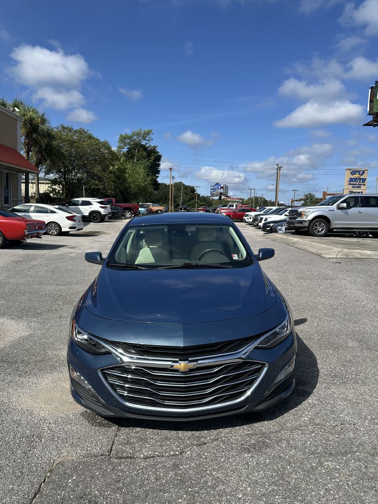 Photo 3 of this CHEVROLET MALIBU