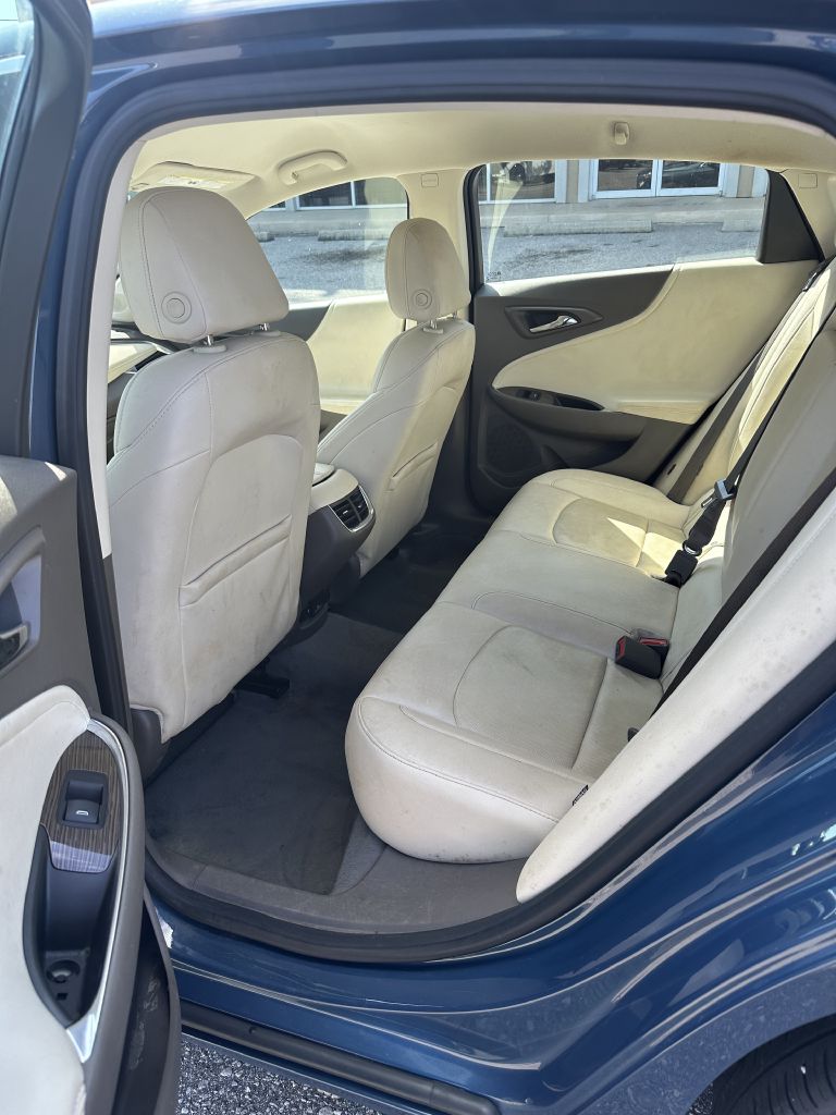 Photo 6 of this CHEVROLET MALIBU