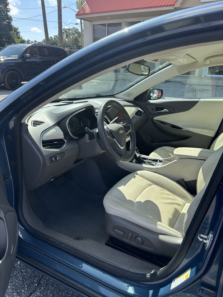 Photo 5 of this CHEVROLET MALIBU