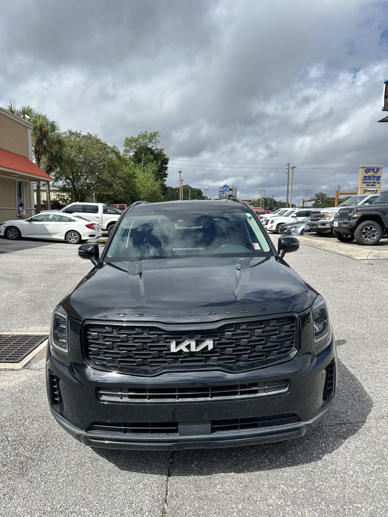 Photo 3 of this KIA TELLURIDE