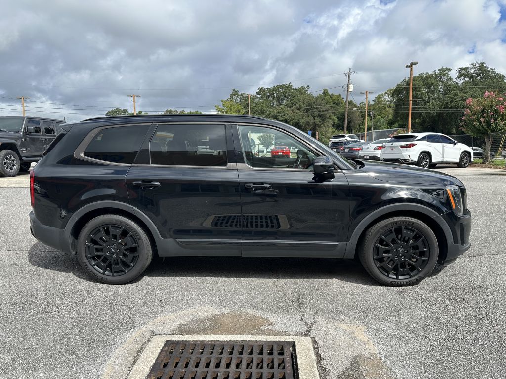 Photo 2 of this KIA TELLURIDE