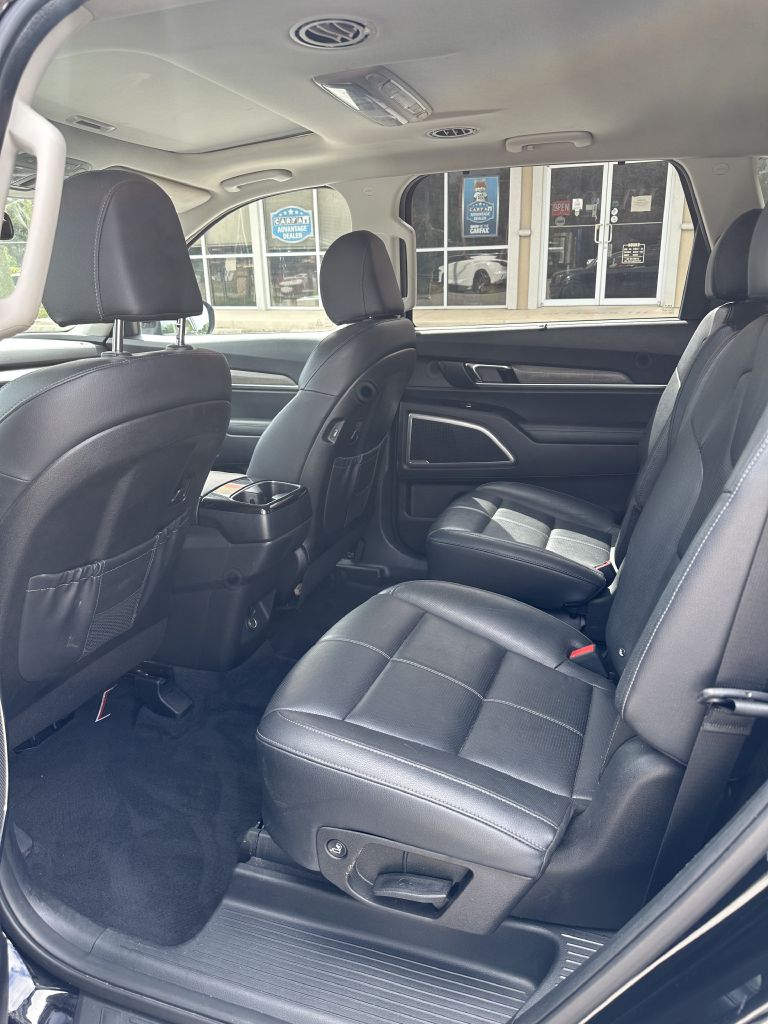 Photo 5 of this KIA TELLURIDE