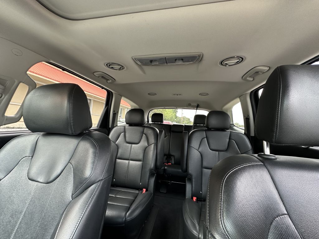 Photo 6 of this KIA TELLURIDE