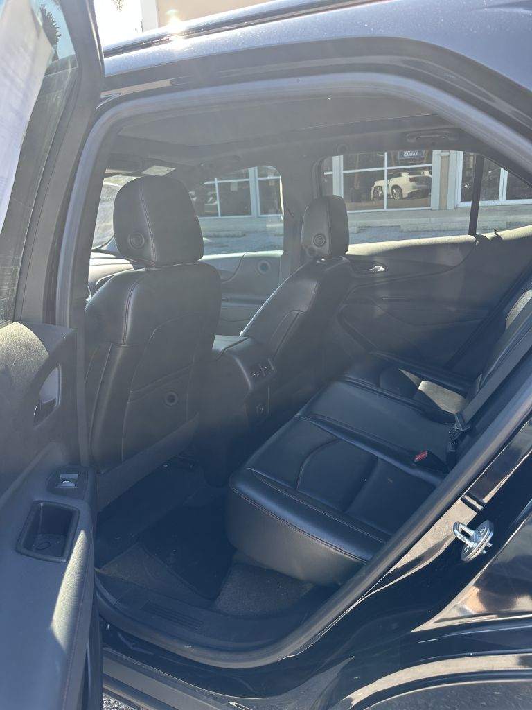 Photo 6 of this CHEVROLET EQUINOX