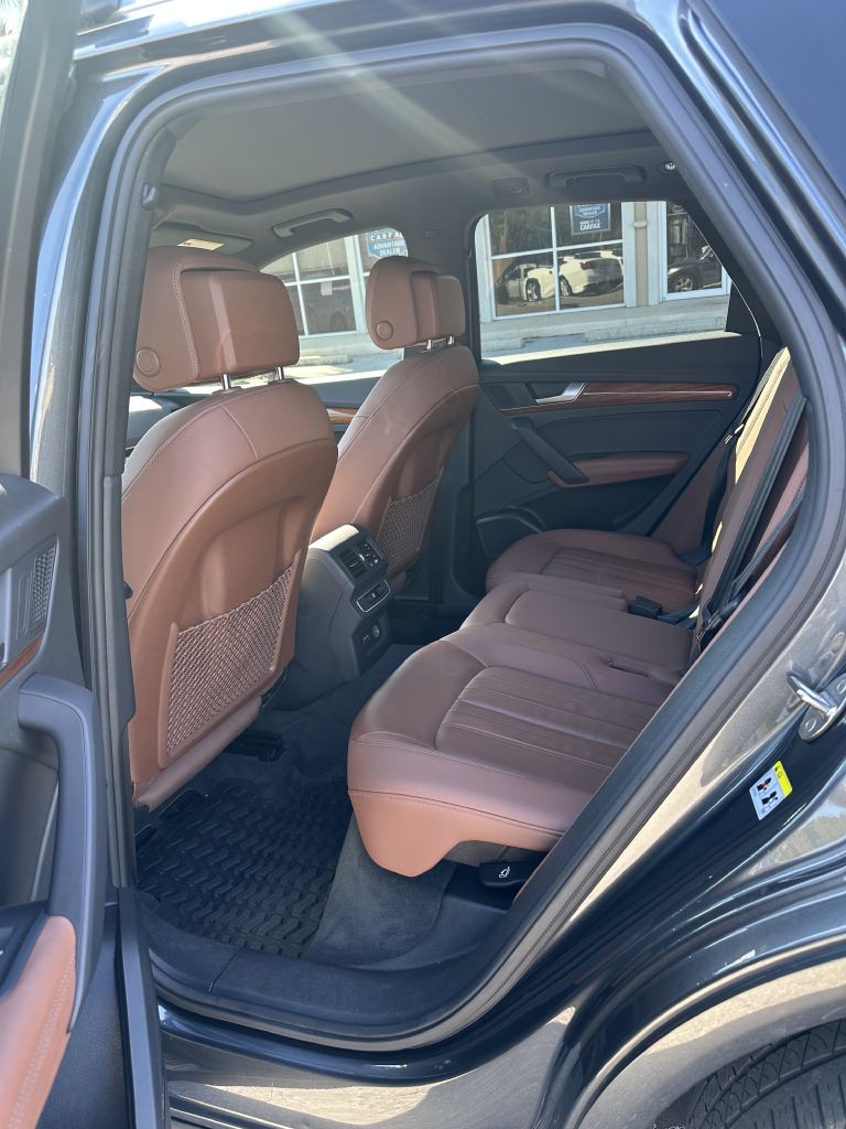 Photo 6 of this AUDI Q5