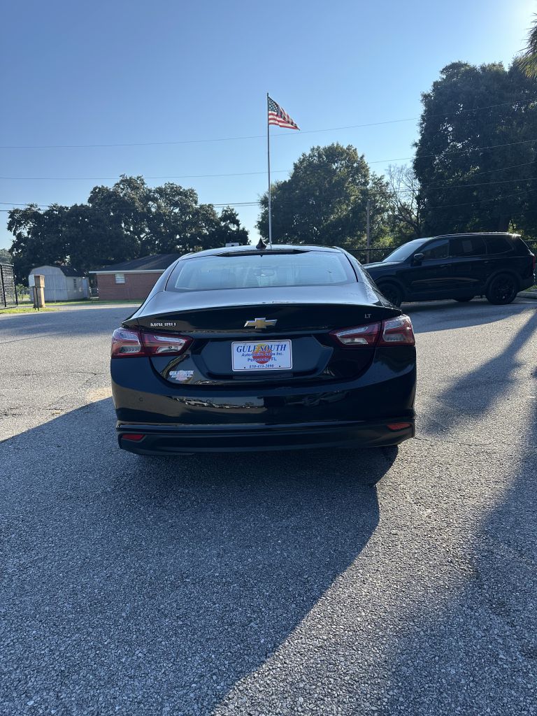 Photo 3 of this CHEVROLET MALIBU