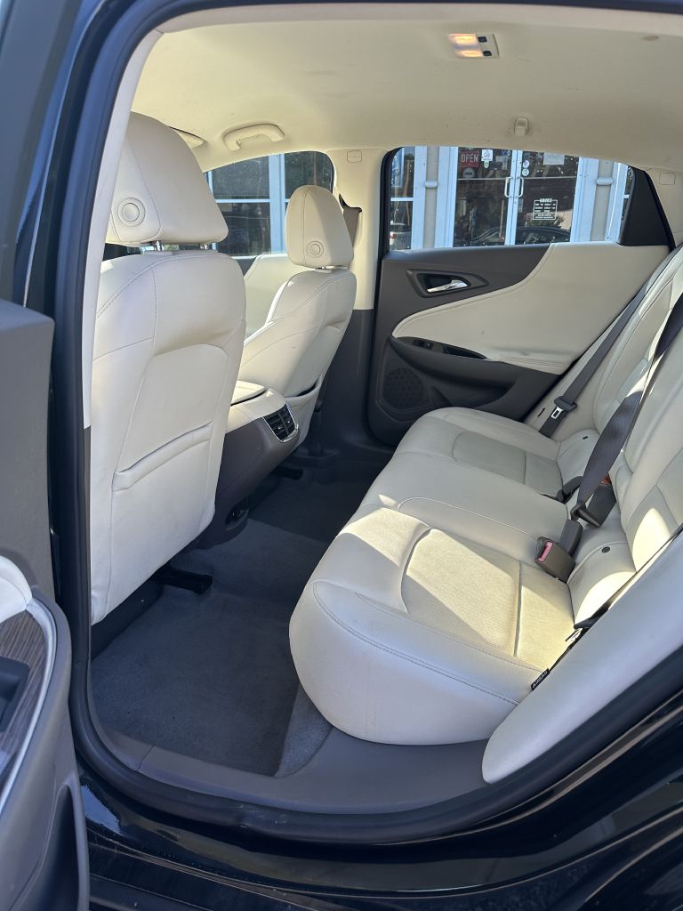 Photo 6 of this CHEVROLET MALIBU