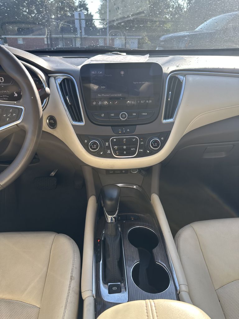 Photo 5 of this CHEVROLET MALIBU