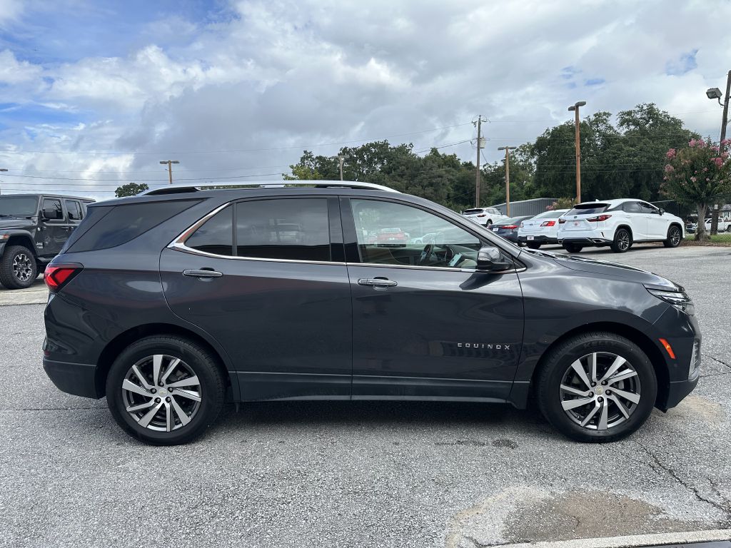 Photo 2 of this CHEVROLET EQUINOX