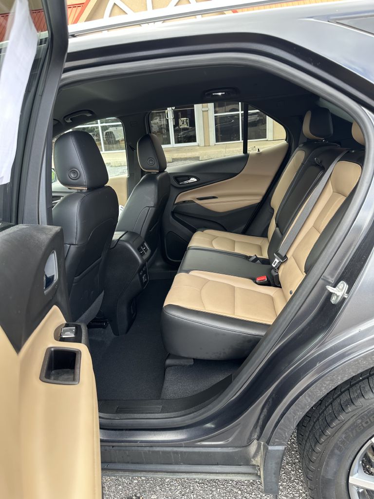 Photo 6 of this CHEVROLET EQUINOX