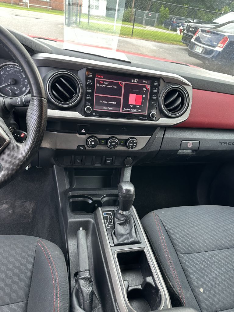 Photo 7 of this TOYOTA TACOMA