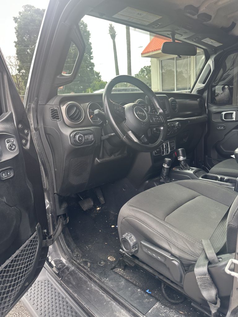 Photo 5 of this JEEP WRANGLER UNLIMI