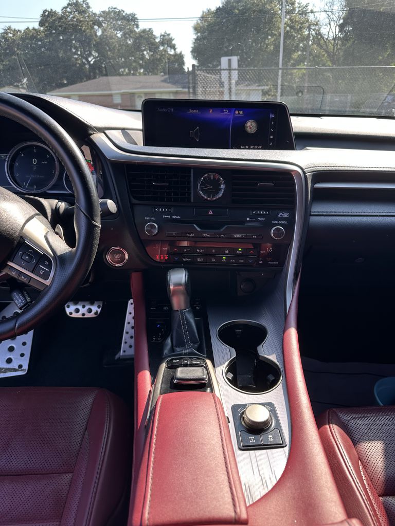 Photo 7 of this LEXUS RX