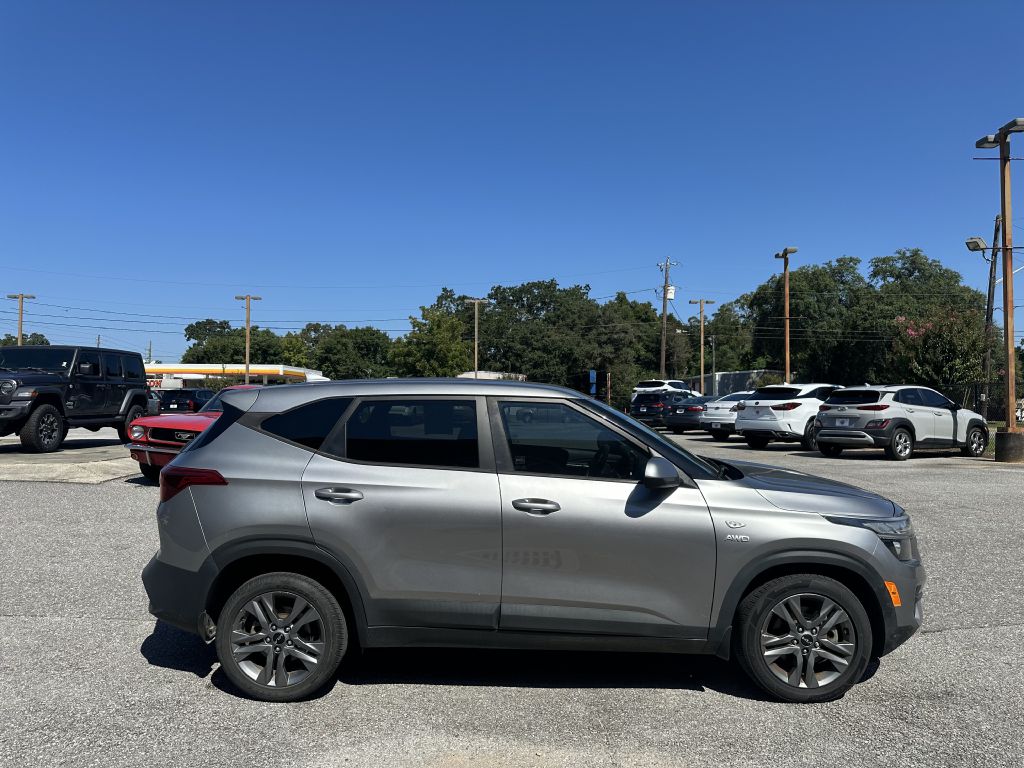 Photo 2 of this KIA SELTOS