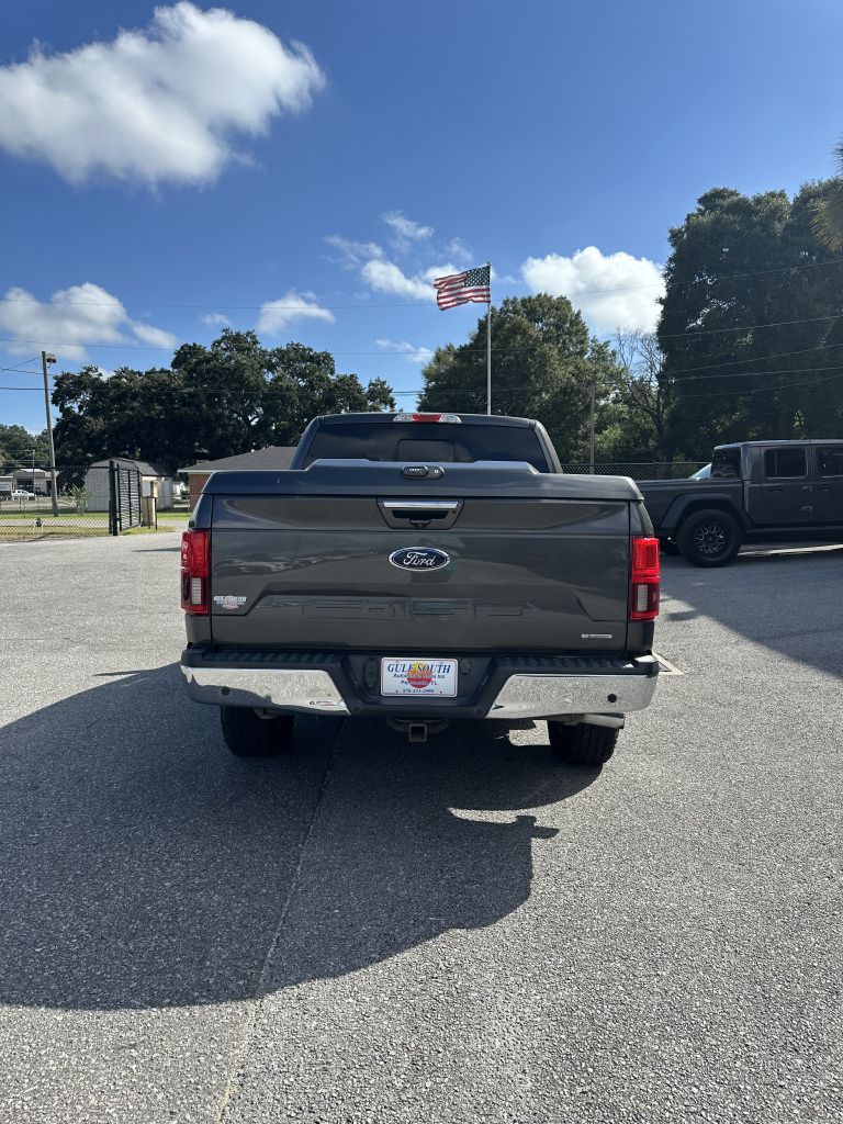 Photo 4 of this FORD F150