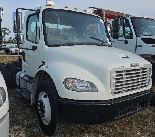 Photo 3 of this FREIGHTLINER