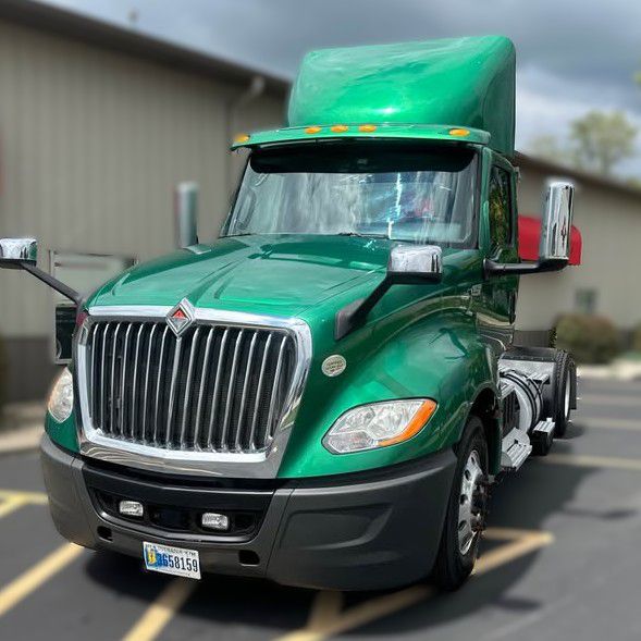 Photo 10 of this INTERNATIONAL LT625 6X4