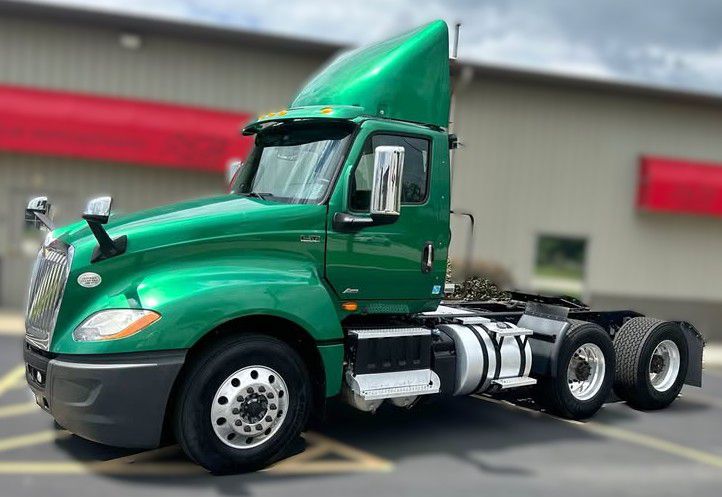 Photo 12 of this INTERNATIONAL LT625 6X4
