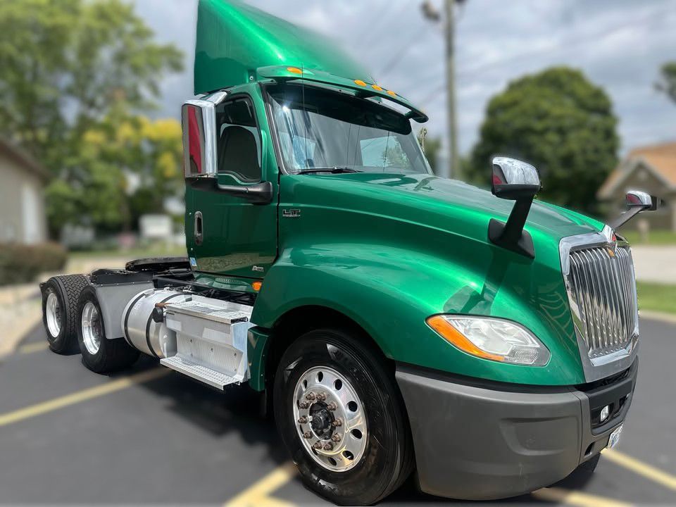 Photo 13 of this INTERNATIONAL LT625 6X4