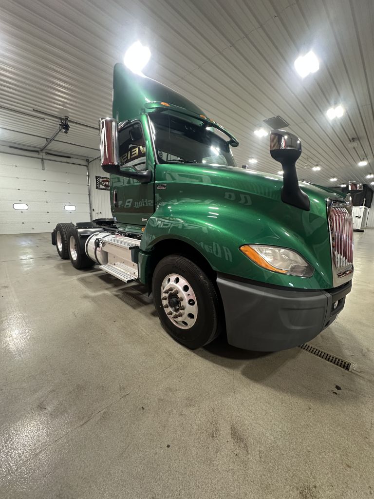 Photo 4 of this INTERNATIONAL LT625